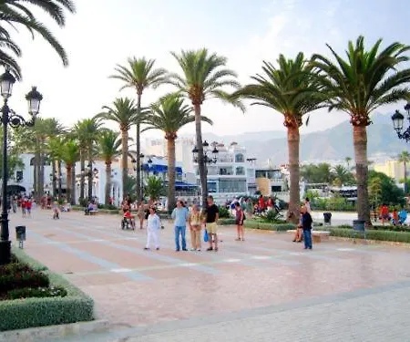 Casa Con Terraza Privada * Nerja